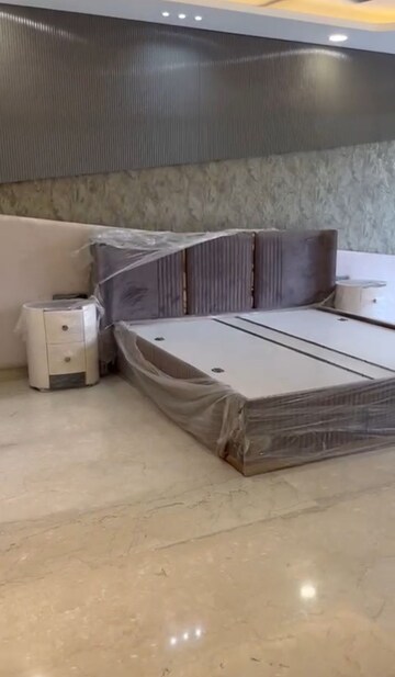 Room in 4 BHK Builder Floor at Ansal Sushant Lok I, Sector 43 – for Rent