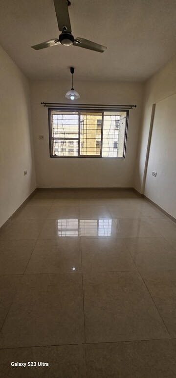 Room in 2 BHK Apartment at Bhoomi Park, Malad West – for Rent