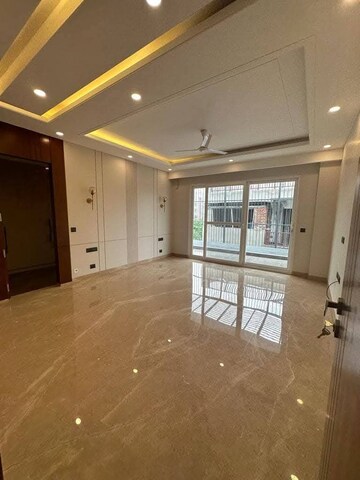 Room in 3 BHK Builder Floor at Ansal Plaza Sector-23, Sector 23 – for Rent