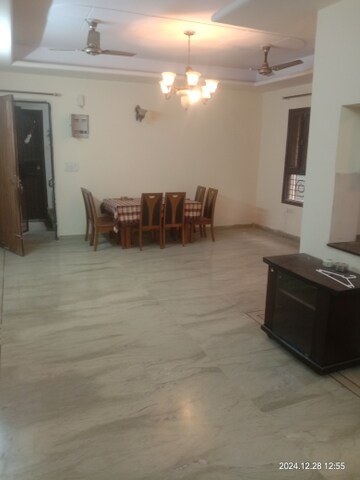 Living Room in 3 BHK Builder Floor at Sector 43 – for Rent