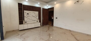 Room in 4 BHK Builder Floor at Bansal Homes, Green Fields Colony – for Sale
