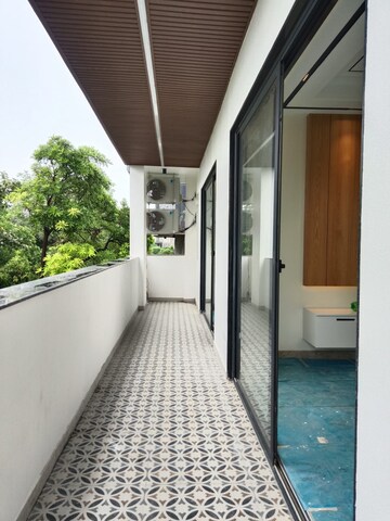 Balcony in 4 BHK Builder Floor at Ansal Sushant Lok I, Sector 43 – for Rent