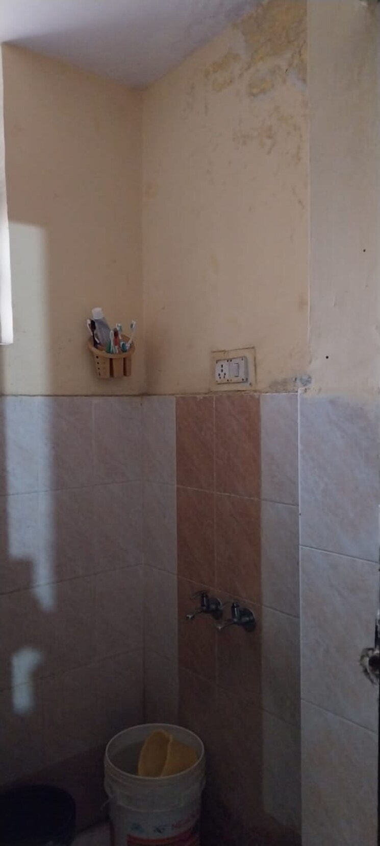 Bathroom, sector 10 greater noida 1 Bedroom 30 Sq.Mt. Apartment In Sector 10 Greater Noida Greater Noida 8009911