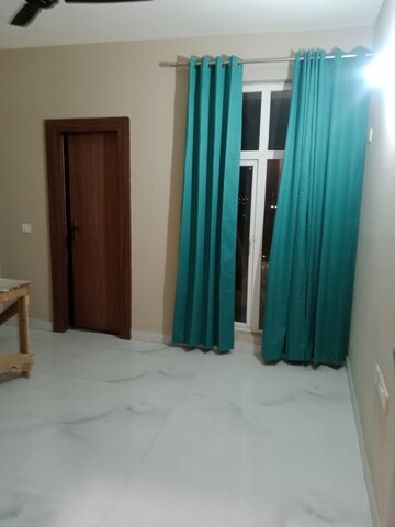 Room in 3 BHK Apartment at Ansals Sushant City – for Rent