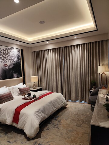 Bedroom in 4 BHK Apartment at Sector 63 – for Sale