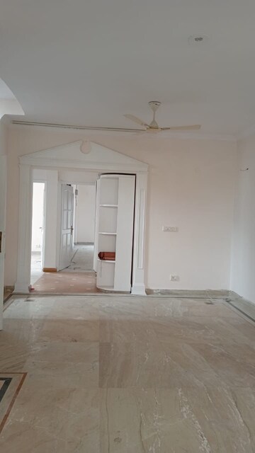 Room in 3 BHK Builder Floor at SS Mayfield Gardens, Sector 51 – for Rent