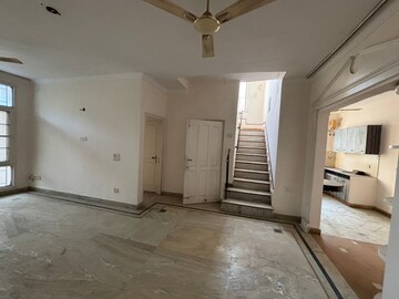 Room in 3 BHK Builder Floor at SS Mayfield Gardens, Sector 51 – for Rent