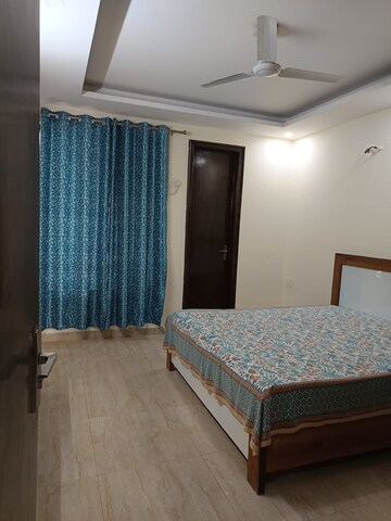 Bedroom in 3 BHK Builder Floor at Sector 40 – for Rent