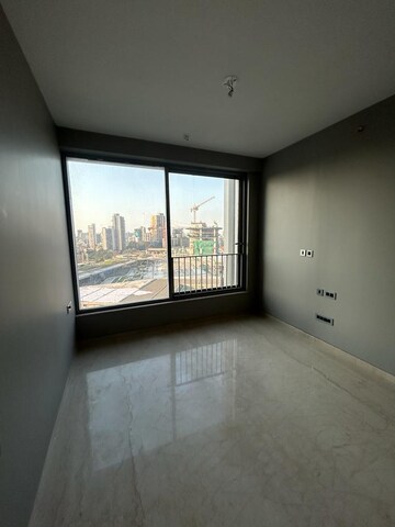 Room in 4 BHK Apartment at Oberoi Sky City, Borivali East – for Rent