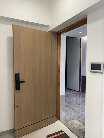 Room in 2 BHK Apartment at Hiranandani Atlantis, Powai – for Rent