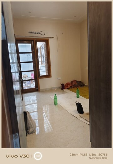 Room in 6 BHK Independent House at Gomti Nagar – for Rent