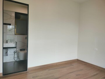 Room in 2 BHK Apartment at Hiranandani Gardens, Powai – for Rent