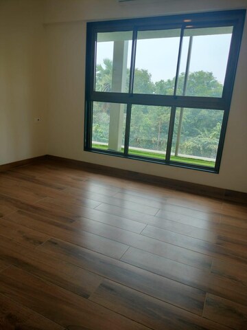 Room in 2 BHK Apartment at Hiranandani Gardens, Powai – for Rent