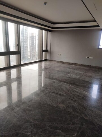 Room in 5 BHK Apartment at Lodha Trump Tower, Worli – for Rent