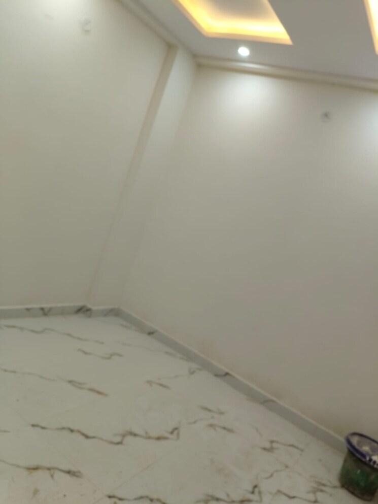 Room, vipin garden 3 Bedroom 900 Sq.Ft. Builder Floor In Vipin Garden Delhi 8010105