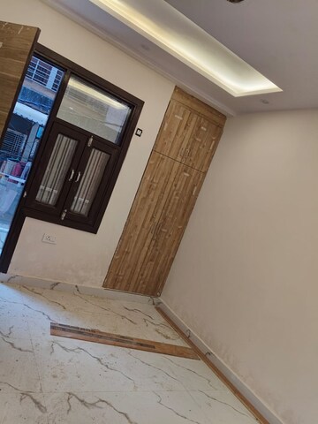 Furnished Amenities in 3 BHK Builder Floor at Vipin Garden – for Sale