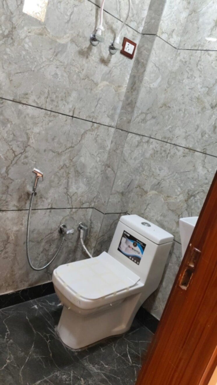 Bathroom, dwarka mor 2 Bedroom 450 Sq.Ft. Builder Floor In Dwarka Mor Delhi 8010127