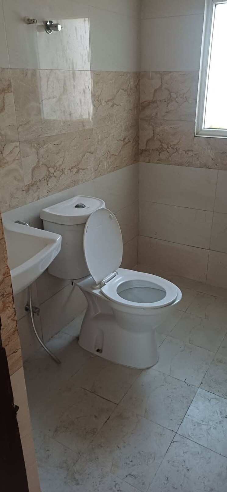 Bathroom, amrapali-golf-homes 2 Bedroom 1100 Sq.Ft. Apartment In Sector 4, Greater Noida Greater Noida 8010246