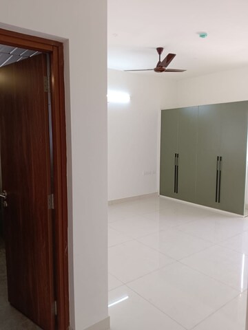 Room in 3.5 BHK Apartment at Prestige Tranquil, Kokapet – for Rent