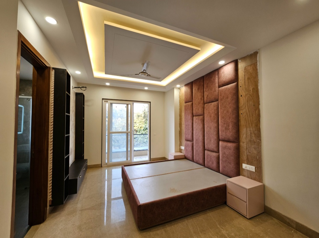 4 BHK + Servant Room Builder Floor For Sale in Naraina