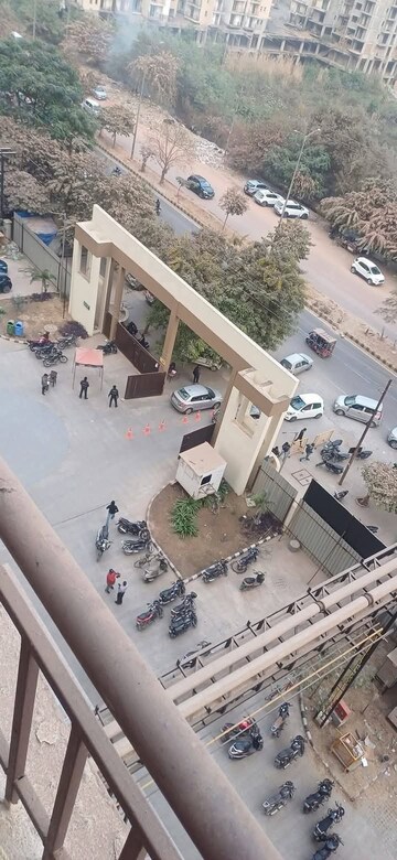 Master Bedroom in 3 BHK Apartment at Amrapali Golf Homes, Sector 4, Greater Noida – for Sale