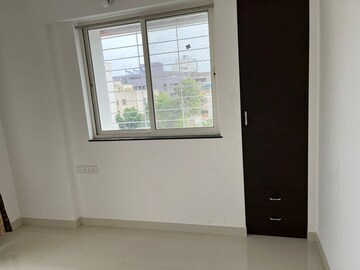 Room in 3.5 BHK Apartment at Nabar Shankar Heights, Aundh – for Rent