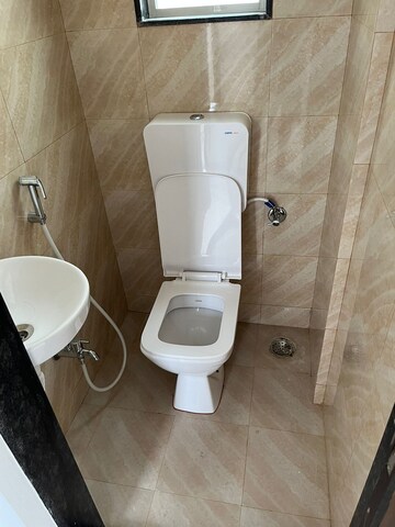 Master Bedroom in 3.5 BHK Apartment at Nabar Shankar Heights, Aundh – for Rent