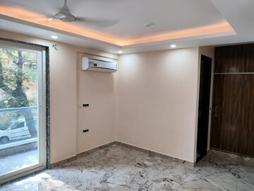 Room in 3 BHK Builder Floor at Ansal Sushant Lok I, Sector 43 – for Rent