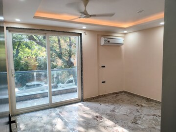 Room in 3 BHK Builder Floor at Ansal Sushant Lok I, Sector 43 – for Rent