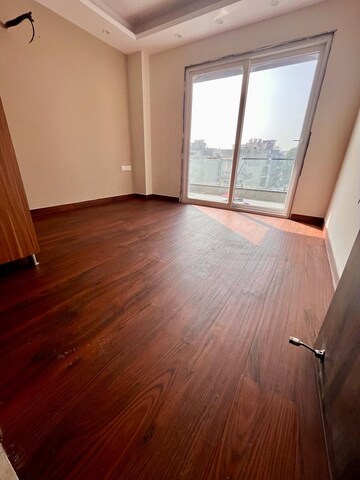 Room in 3 BHK Builder Floor at Ansal Sushant Lok I, Sector 43 – for Rent