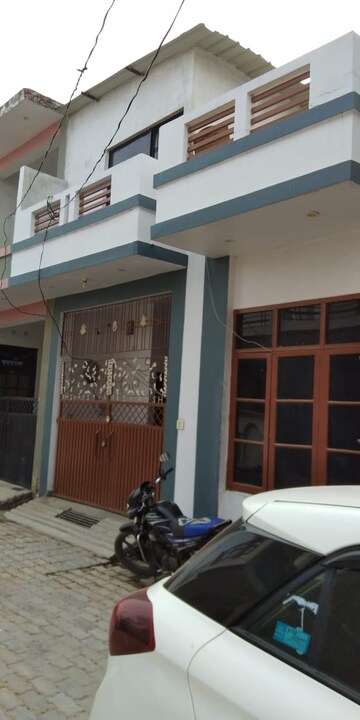 Living Room in 1 BHK Independent House at Gomti Nagar – for Sale