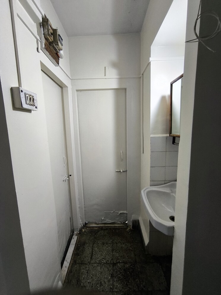 Bathroom, iparmar-state-bank-nagar 2 Bedroom 850 Sq.Ft. Apartment In Pashan Pune 8010540