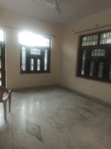 Parking in 1.5 BHK Builder Floor at Sector 21d – for Rent