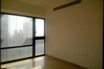 Room in 4 BHK Apartment at Lodha The Park, Worli – for Rent