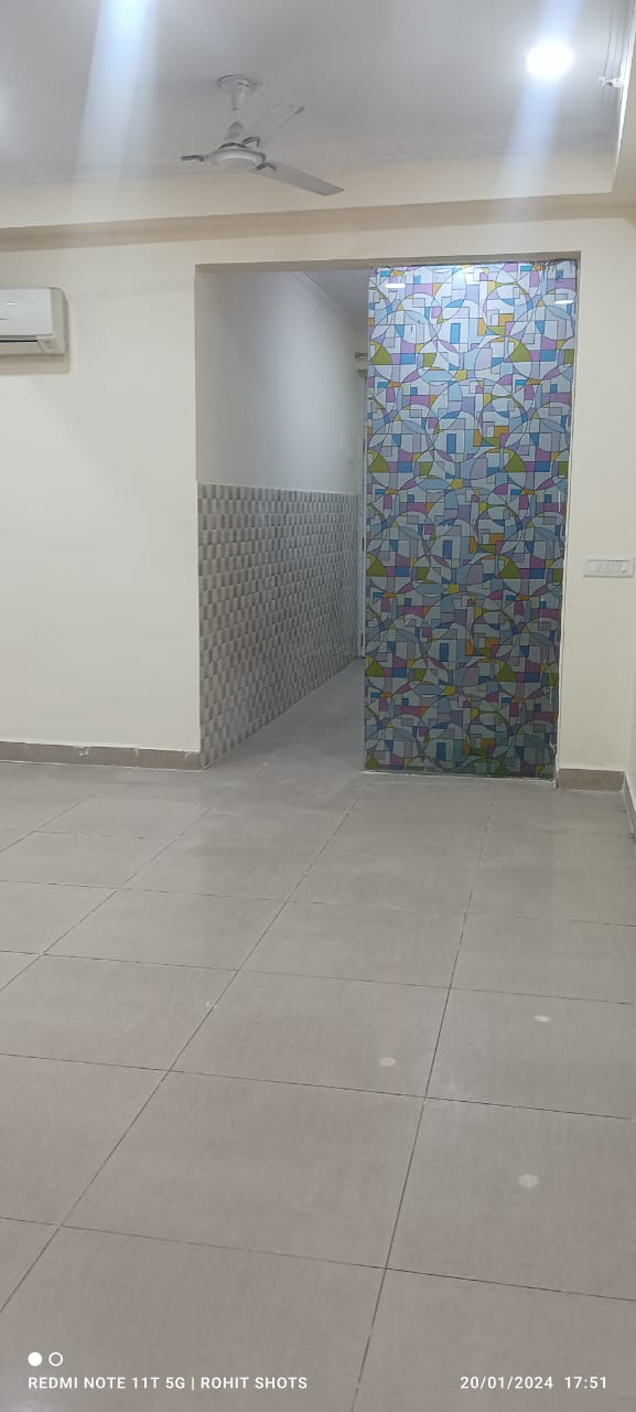 2 BHK + Study Room 1025 Sq.Ft. Apartment in Mahagun Mantra I