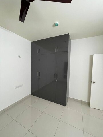 Room in 3 BHK Apartment at Kolte Patil iTowers Exente, Electronic City Phase I – for Rent