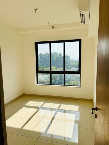 Room in 3 BHK Apartment at Shapoorji Pallonji Vicinia, Powai – for Rent