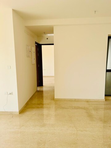 Room in 3 BHK Apartment at Shapoorji Pallonji Vicinia, Powai – for Rent