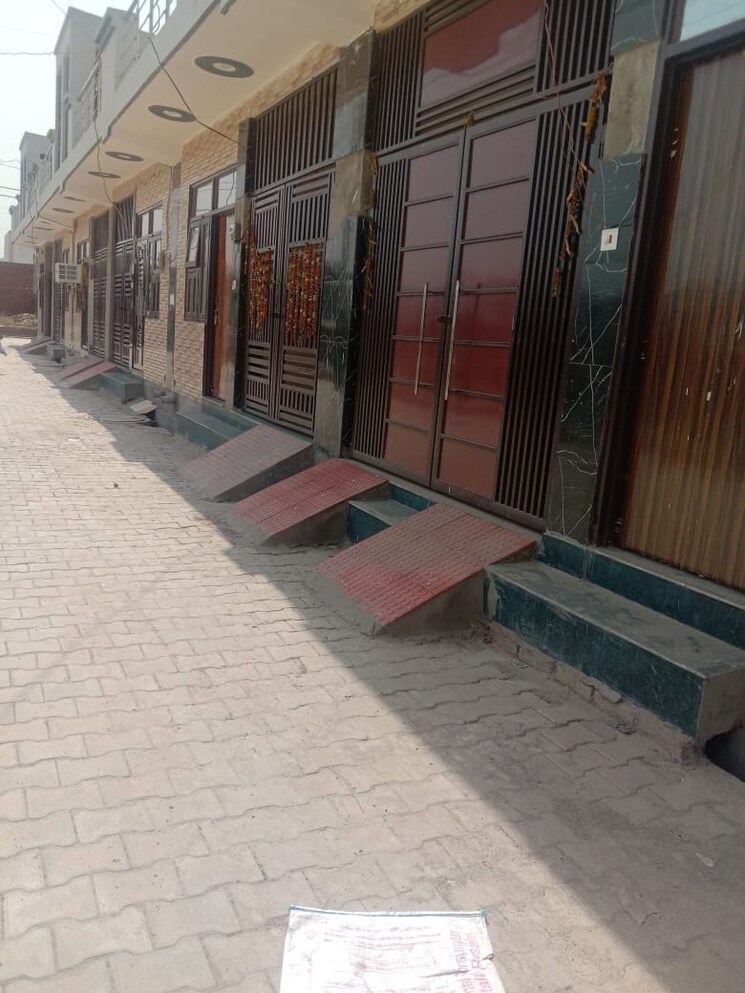 Balcony, upsidc site b 2 Bedroom 70 Sq.Yd. Villa In Upsidc Site B Greater Noida 8010639