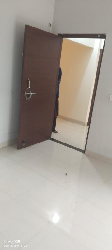 Master Bedroom in 2.5 BHK Independent House at Gomti Nagar – for Rent