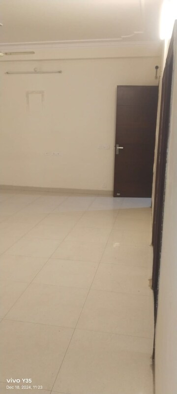 Master Bedroom in 2.5 BHK Independent House at Gomti Nagar – for Rent