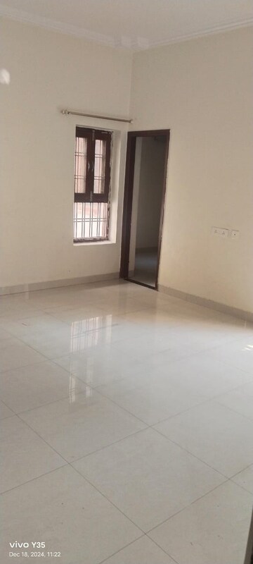 Room in 2.5 BHK Independent House at Gomti Nagar – for Rent