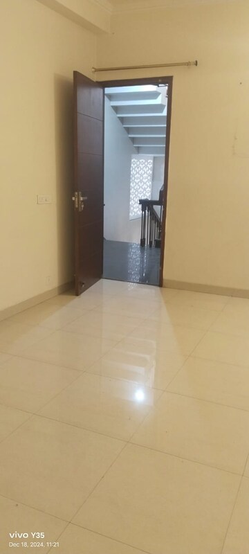Room in 2.5 BHK Independent House at Gomti Nagar – for Rent