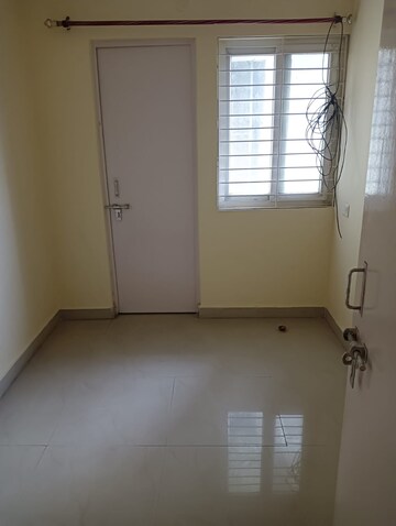 Room in 2 BHK Apartment at Alaknanda Apartment Gomti Nagar, Gomti Nagar – for Rent
