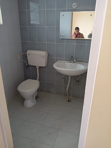 Bathroom in 2 BHK Apartment at Alaknanda Apartment Gomti Nagar, Gomti Nagar – for Rent
