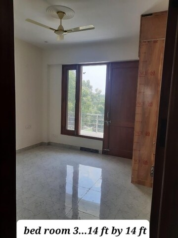 Room in 3 BHK Builder Floor at Sector 70 – for Sale