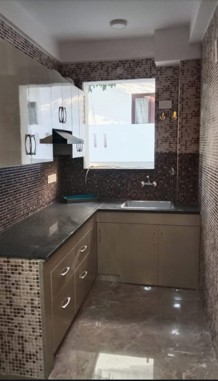 Kitchen, sector 55 6+ Bedroom 5000 Sq.Ft. Independent House In Sector 55 Gurgaon 8010800