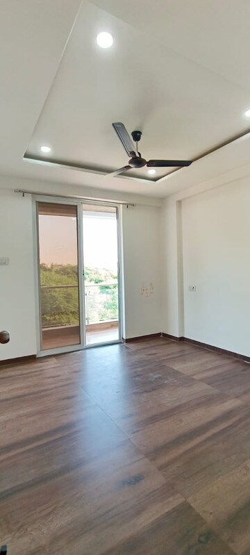 Room in 3 BHK Apartment at Manish Nagar – for Rent