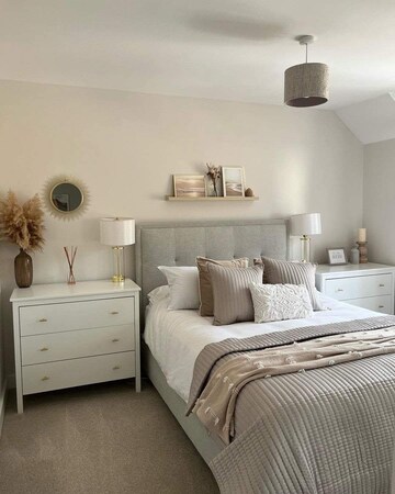 Bedroom in 1.5 BHK Builder Floor at Krishna Nagar – for Rent