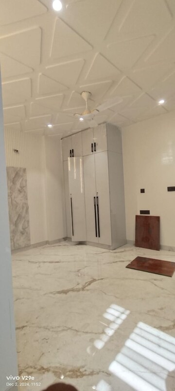 Building Lobby in 3 BHK Builder Floor at SS Southend Floors, South City 2 – for Rent